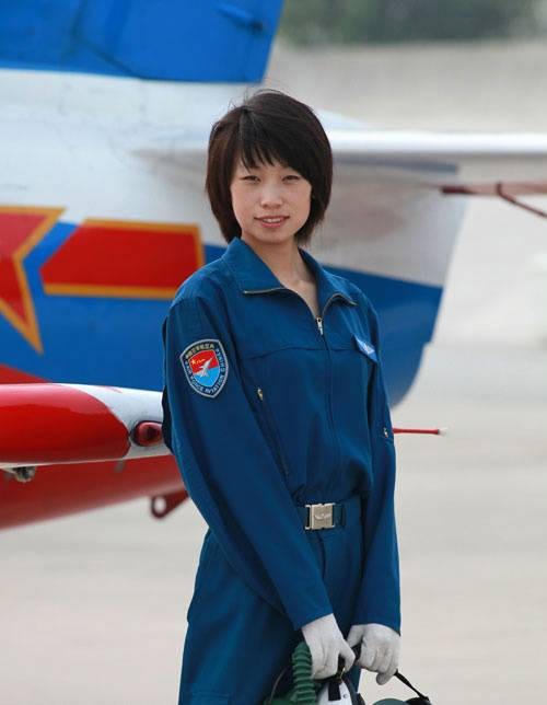 张晓佳（中国空军首批战斗机女飞行员）