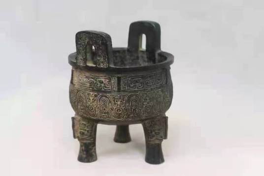 青铜鼎
