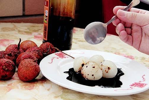 荔枝蘸酱油