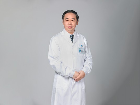 郭世宏（长沙湘江爱尔眼科医院副院长）