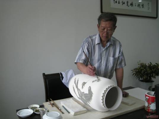 张震(陶瓷艺术家、陶瓷工艺美术大师)