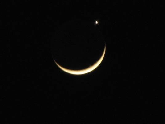 孤星伴月