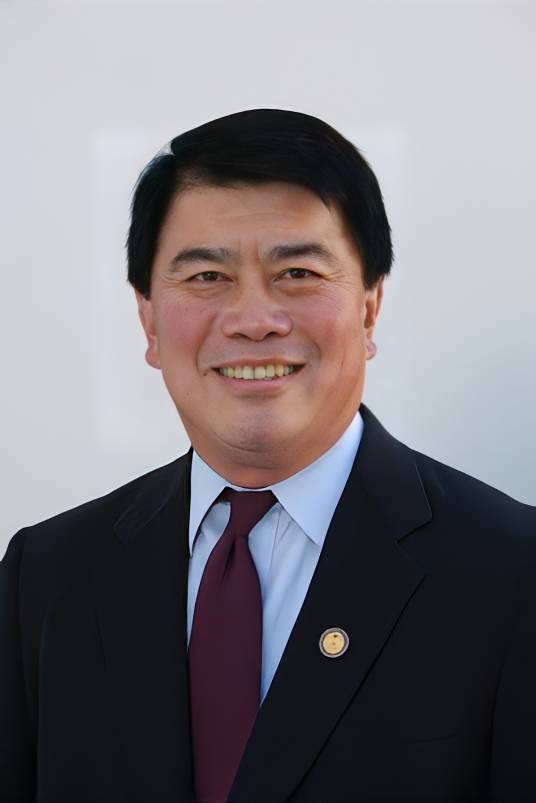 吴振伟(美国首位华裔众议员)