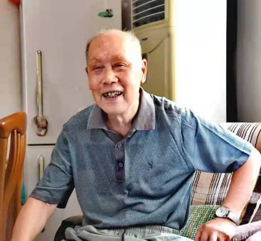 周中明（安徽大学中文系教授）
