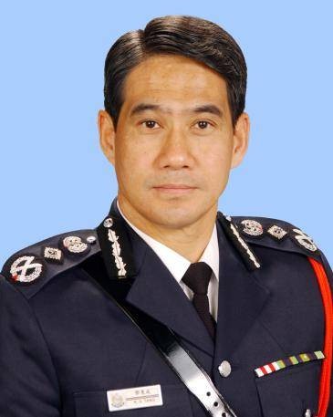 邓竟成（原香港警务处处长、现香港足球总会独立董事）