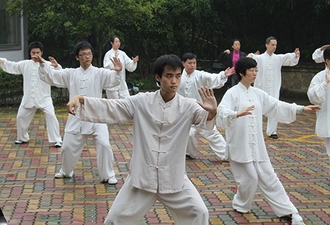运动保健（指在体育锻炼、运动训练和比赛中运用临床医学和体育学的理论知识和方法对体育运动者进行监督与指导的过程）