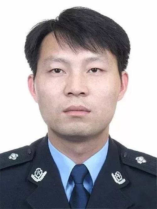 李春潮（江苏省淮安市公安局交通警察支队高速一大队二中队原二级警员）