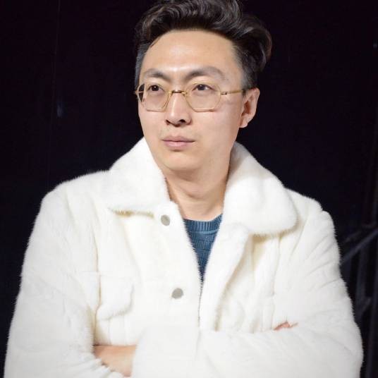 杨申（导演、编剧、剧评家）
