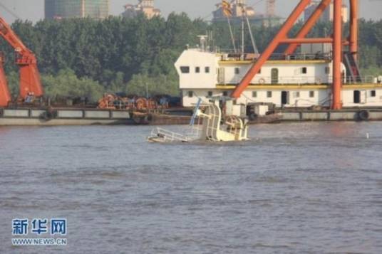 5.12万吨海轮碰擦南京长江大桥沉没事故