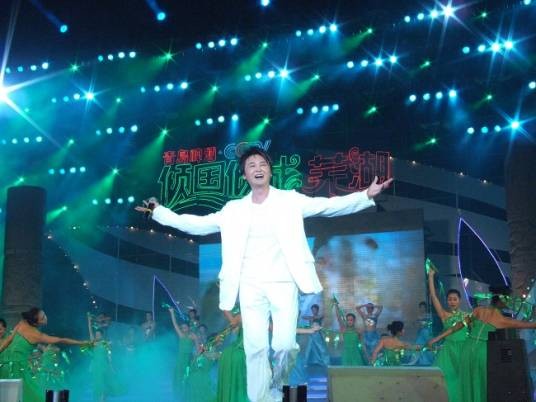 冯晓泉(中国内地男歌手、音乐人、民族新音乐演奏家、中央民族乐团国家一级演员,新民乐的发起人、开创者)