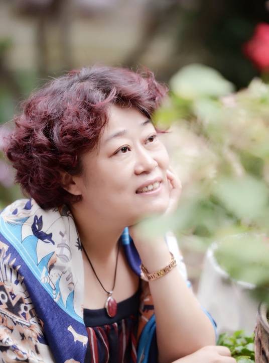 杨春丽(山东财经大学艺术学院党委书记)