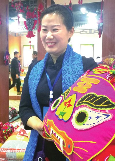 郑光云（蒙山妈妈老粗布家纺制作技艺非遗传承人）