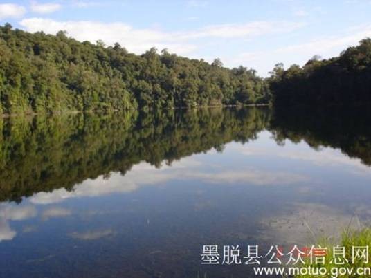 布裙湖风景区