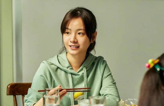 田雯雯（电视剧《大考》中的女主角，由李庚希饰演）