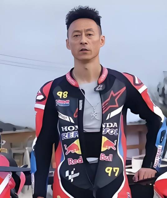 波哥（机车圈男博主）