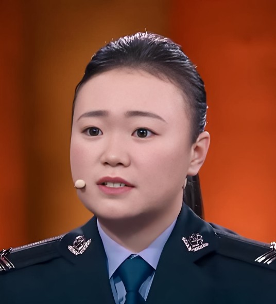 杨晶晶(云南省丽江市公安局交通警察支队车管所辅警)