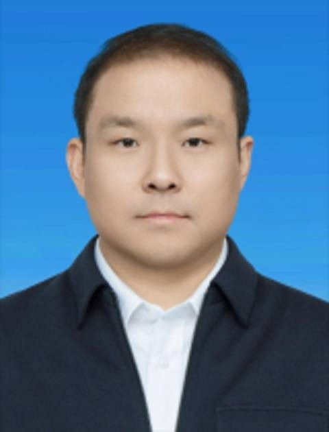 翟玉龙（河北省承德市围场满族蒙古族自治县人民政府原党组成员、副县长）