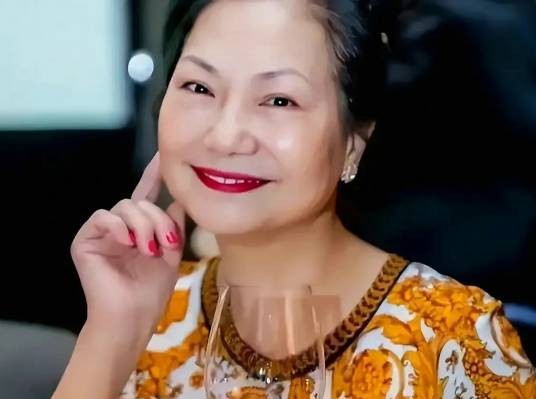 黄春梅（中国台湾艺人大S和小S的母亲）