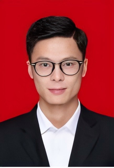 雷国民（江西省赣州市信丰县油山镇党委副书记、政法委员）