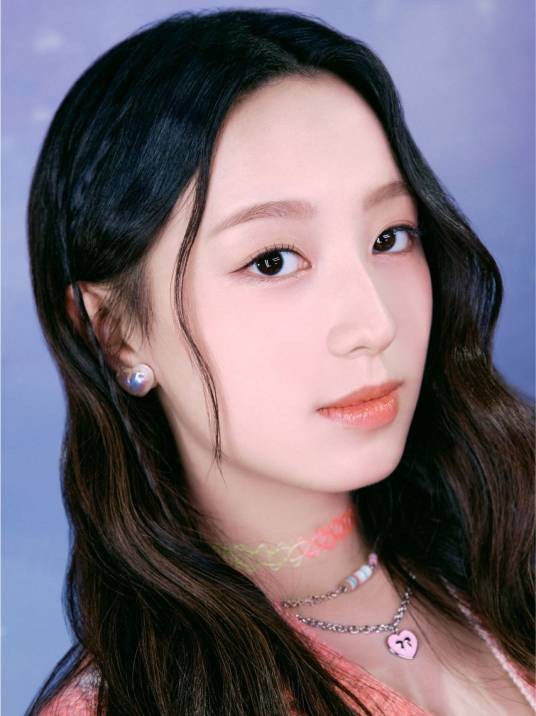 LEXI（美国女歌手，女子演唱组合VCHA成员）