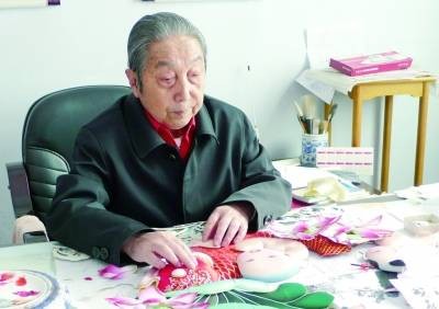 滕腾（中国工艺美术大师、国家级非遗布糊画传承人）