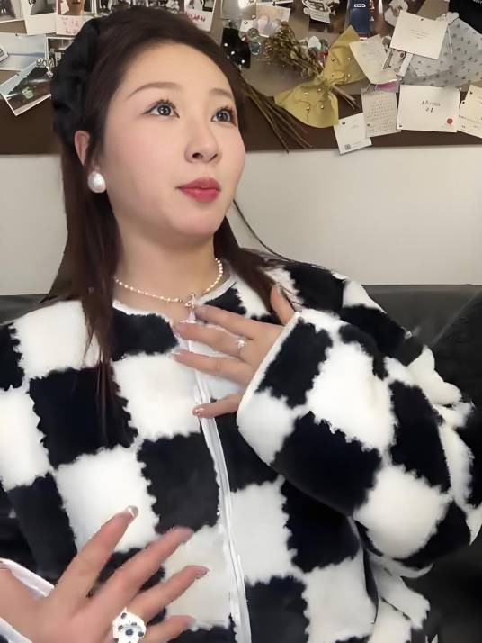 倩怡没有五千亿（bilibili生活UP主）