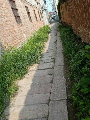 角斜石板街