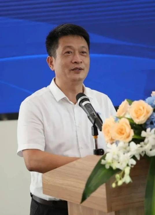 黄力平（万科企业股份有限公司董事长，深圳市地铁集团有限公司党委书记、董事长、法定代表人）