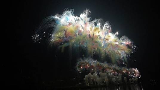 七彩祥云（浏阳烟花中的一款经典烟花产品）