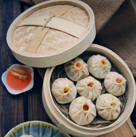 灌汤蟹黄小笼包