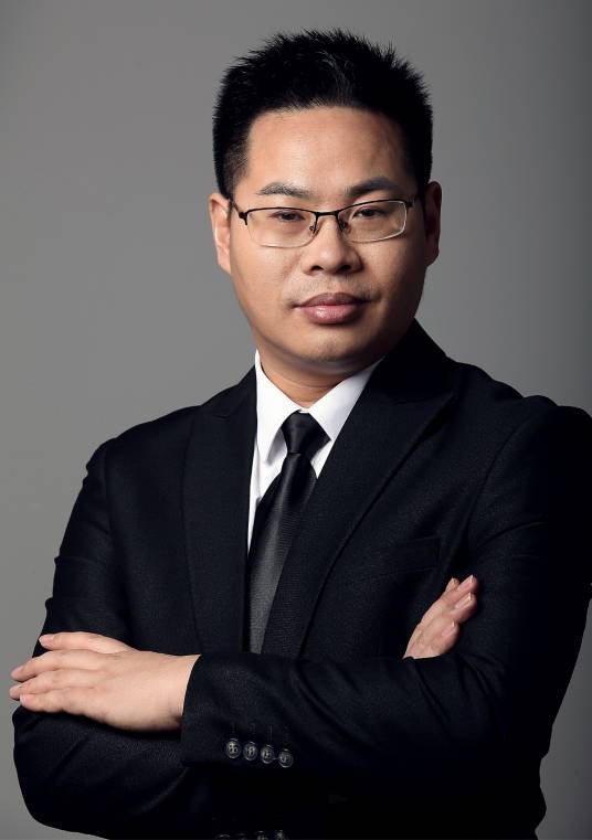 张龙（陕西龙创文化传媒有限公司执行董事，假冒“港中大客座教授”）