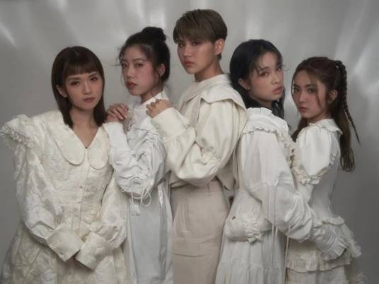 Strayz（中国香港女子演唱组合）