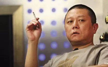 杨澜和老公罕见热吻:为何她离婚后没有选费翔,而是商人吴征?