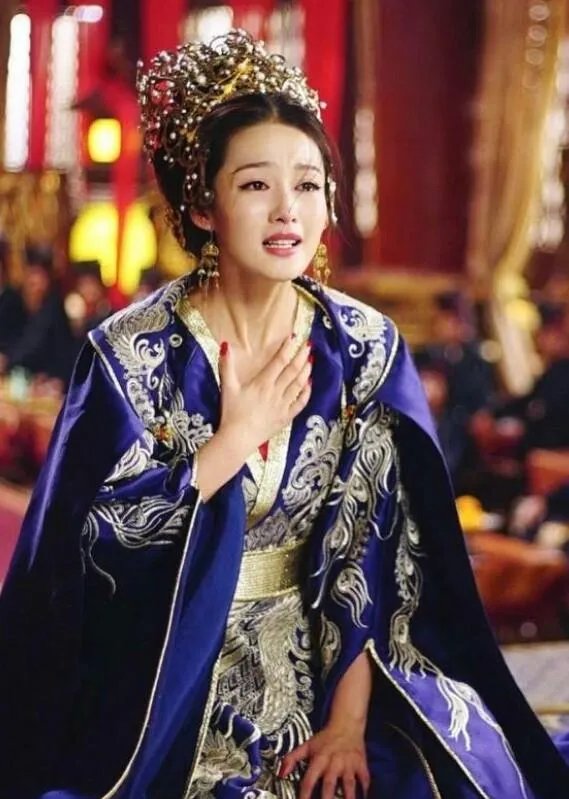 为什么《楚乔传》中,淳儿出嫁的衣服是蓝色的?