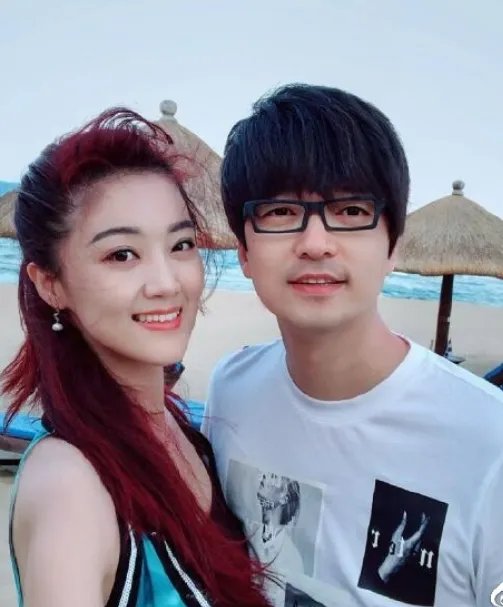 王小玮宣布离婚后首次现身，没有搭档的她表演的怎么样？