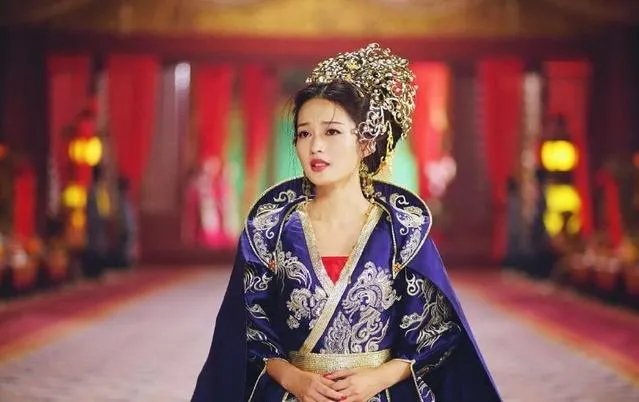 为什么《楚乔传》中,淳儿出嫁的衣服是蓝色的?