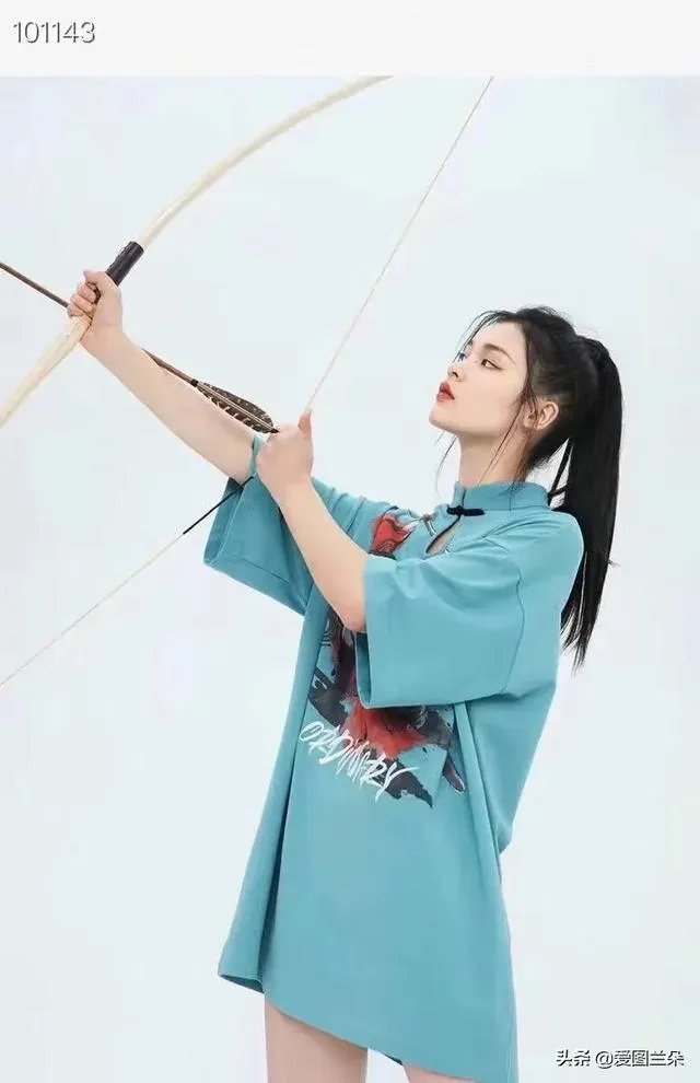 如果我想开一个服装店,卖童装还是女装好?