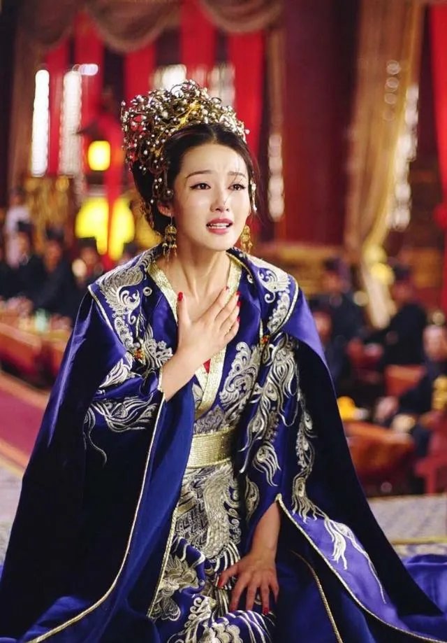 为什么《楚乔传》中,淳儿出嫁的衣服是蓝色的?