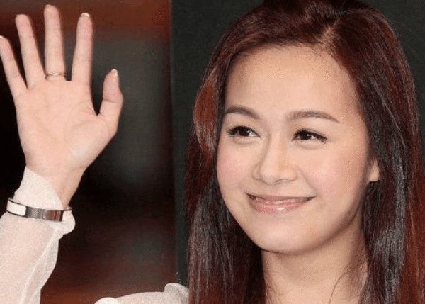 黄心颖做错了什么,TVB高层挽救,是想要她尽早复出吗?