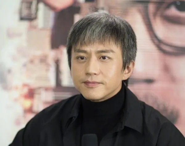 邓超被路人认成邓伦，他们之间有何相似之处？