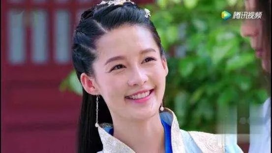 为什么《楚乔传》中,淳儿出嫁的衣服是蓝色的?