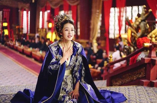 为什么《楚乔传》中,淳儿出嫁的衣服是蓝色的?