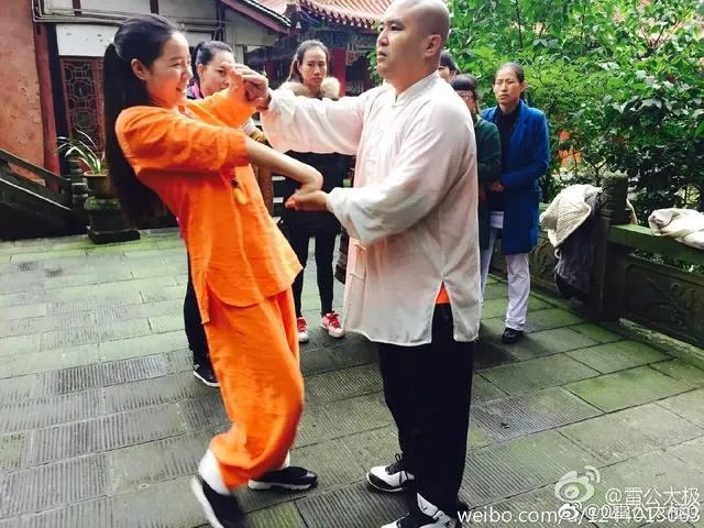 咏春大师74秒被KO，传统武术战斗力真的不行吗？你有什么看法？