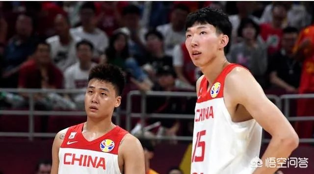李楠最后时刻叫暂停的时候，周琦表示摊手无奈，他是不是也被李楠搞懵逼了？