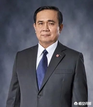 为什么泰国总理和副总理在对待英拉的态度上截然相反?