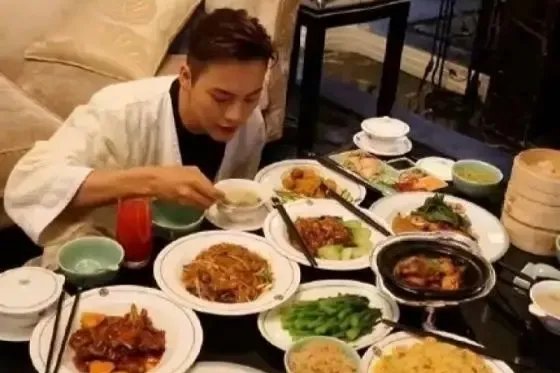 被称为是“大胃王”明星的陈伟霆,他的饮食量到底有多惊人?