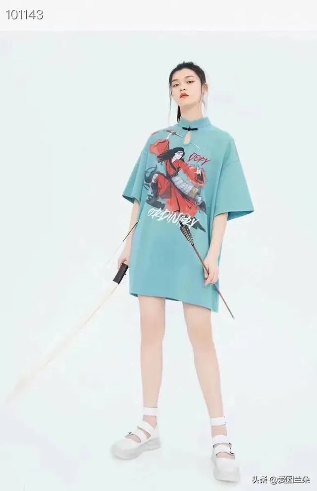 如果我想开一个服装店,卖童装还是女装好?
