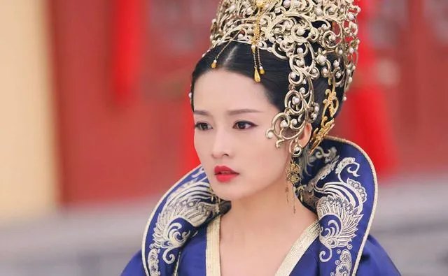 为什么《楚乔传》中,淳儿出嫁的衣服是蓝色的?