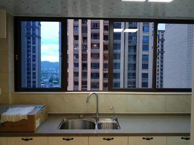 三明新房交给老婆装修，回来看到全屋都是瓷砖