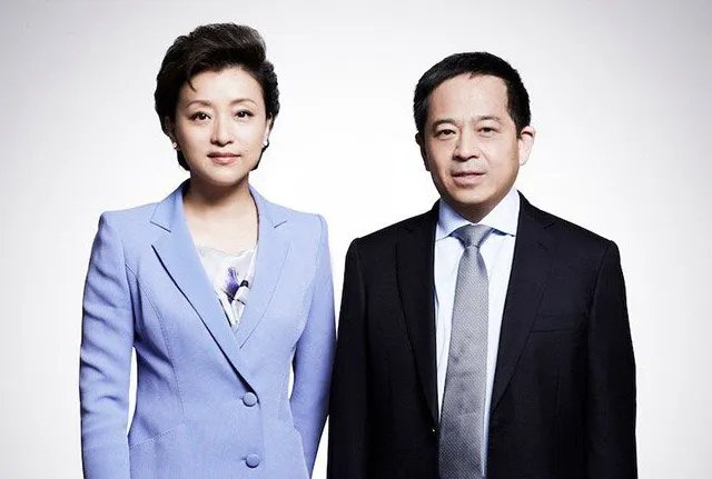 杨澜和老公罕见热吻:为何她离婚后没有选费翔,而是商人吴征?